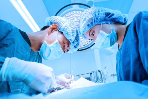 Przeprowadzenie ligamentotomii – operacji powiększenia penisa